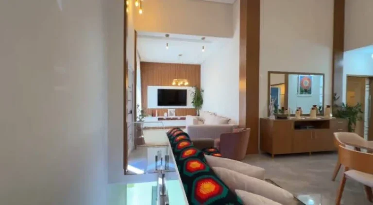 Imagem Casa Sobrado, 3 Dormitórios ( 1 Suíte), 4 Vagas, Terras do Vale - Caçapava.