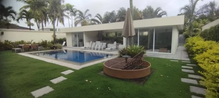 Casa com 5 Quartos para Alugar, 654 m² em Barra Da Tijuca - Rio De Janeiro