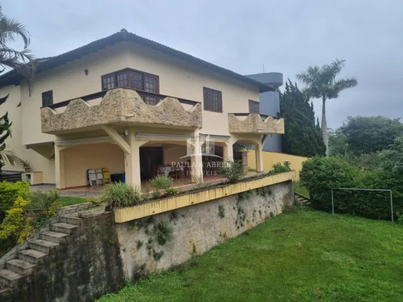 Imagem Casa de Alto Padrão 4 quartos sendo 1 suíte, 3 Banheiros, Salas espaçosas, 4 Vagas, Área Lazer com Churrasqueira, Campo Pq no Jardim Petrópolis, Ribeirão Pires-SP