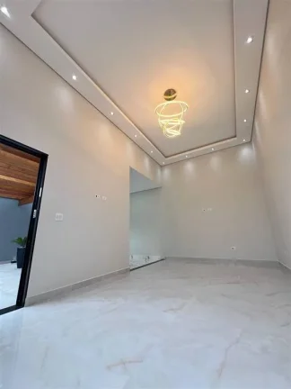 Imagem Casa 03 Dormit?rios, 01 Su?te , cozinha e sala de Jantar, Sala de estar com P? Direito de 5 metros,
