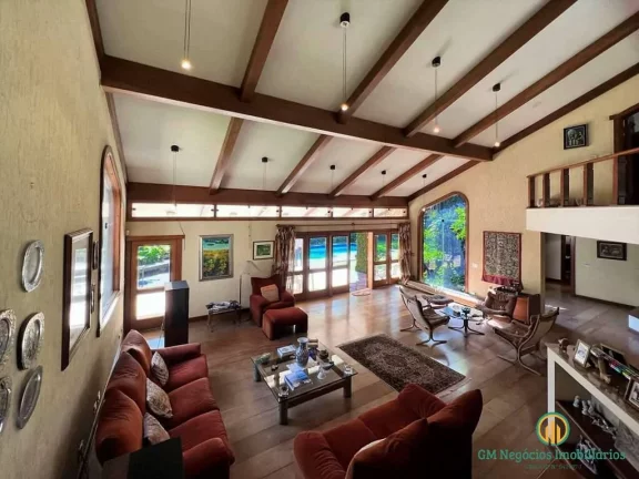 Imagem Linda casa com 5 suítes + apto hóspedes! Cond. Pq Silvino Pereira