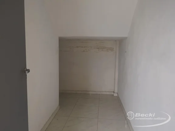 Imagem Galpão 1.500m² com Doca para Alugar em Joinville – Becki