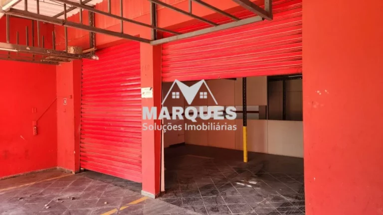 Salão espaçoso com mezanino c/ 70m2