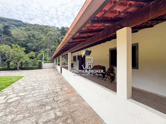 Imagem Casa com 4 dormitórios à venda, 490 m² por R$ 1.300.000,00 - Pessegueiros - Teresópolis/RJ