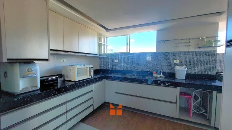 Imagem Lindo e reformado apartamento com 213m2 no Espinheiro!