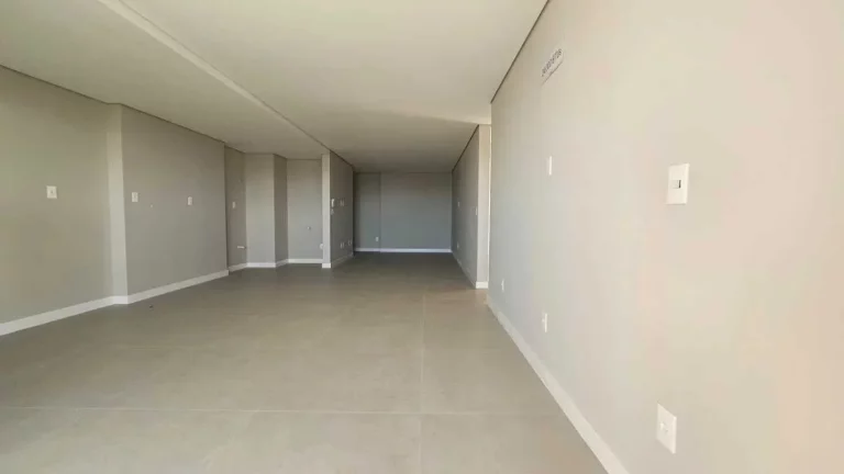 Imagem Apartamento sem mobilia com 3 dormitórios sendo 2 suítes e 3 vagas de garagem em Itajaí