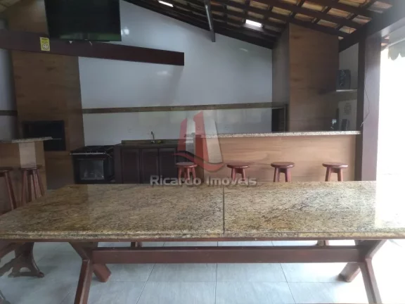 Imagem Casa Triplex c/ 2 Quartos Suítes Mobiliado.