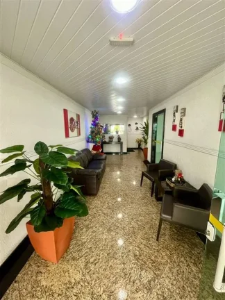 Imagem Apto todo reformado com poretira fechada