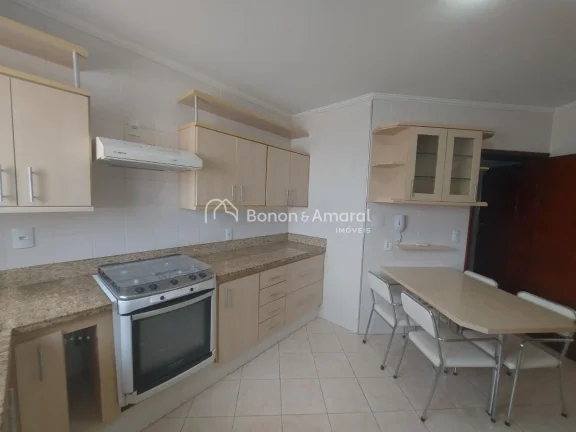 Imagem Apartamento amplo e bem localizado no Balão do Castelo, ao lado da Padaria Nico. Conta com sala par...