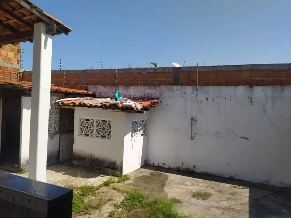 Imagem Casa na Zona de Expansão - 2 Quartos, 1 Banheiro, 40m² e 4 Vagas de Garagem