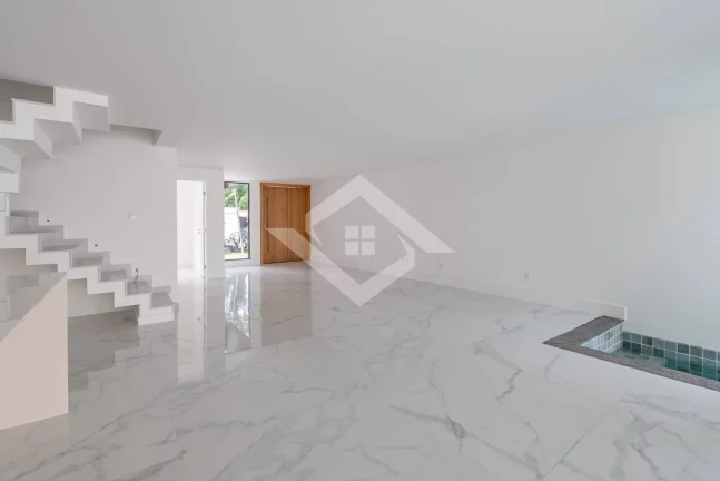 Imagem Casa Duplex 4 Suítes e 317m² no Recreio dos Bandeirantes |