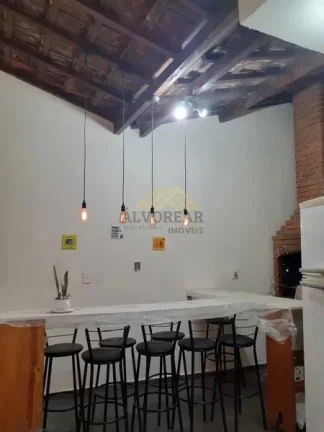 Imagem Sobrado Impecável com 3 Dormitórios e Charme Inaualável!