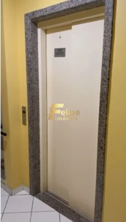 Imagem Que tal morar em um apartamento espaçoso, com 2 quartos, sendo 1 suíte, 2 salas, 2 banheiros e 80,00 m2 de área, além de uma vaga de garagem e área externa lateral?