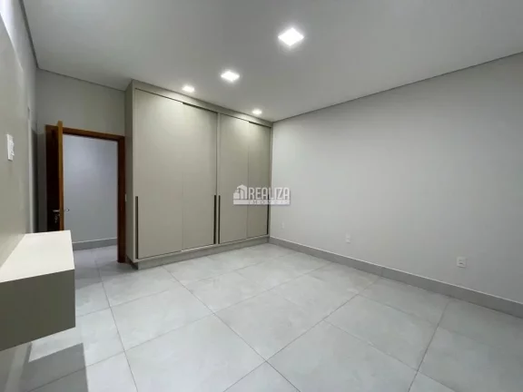 Imagem Casa de Alto Padrão à Venda no Jardim do Lago, Uberaba