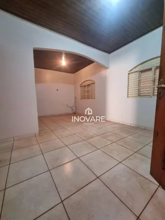 Imagem Casa com 3 dormitórios à venda por R$ 315.000,00 - Vila Vitória - Itumbiara/GO