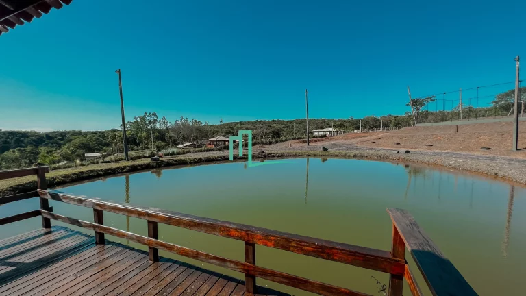 Imagem Linda propriedade rural localizada á 15 kilometros do centro de Franca/SP, com 2.5 alqueires de área total