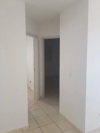 Imagem Apartamento com 2 dormitórios, banheiro com blindex, sala, cozinha com armários , lavanderia com a...