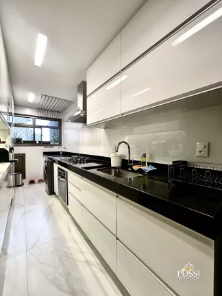 Imagem Apartamento reformado, 75m², 2 quartos, 2 vagas, na segunda quadra do mar da Praia de Itapoã