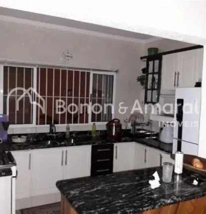 Imagem Casa em condomínio com 180 m² e 3 quartos