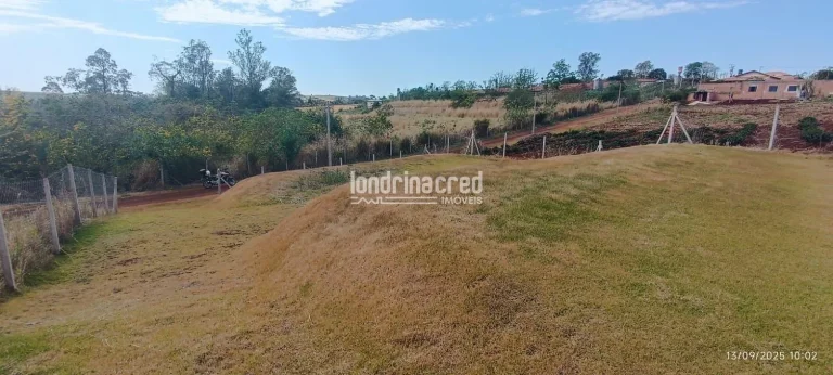 Imagem Terreno no Condomínio Água da Prata com 1.010 m² Todo Cercado, Grama Formada e Água de Poço Artesiano em Excelente Localização