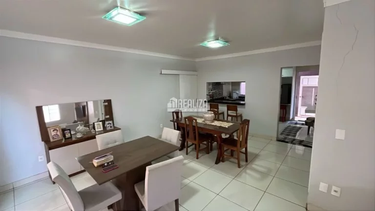 Imagem Casa padrão com 3 dormitórios e piscina climatizada no Parque das Américas