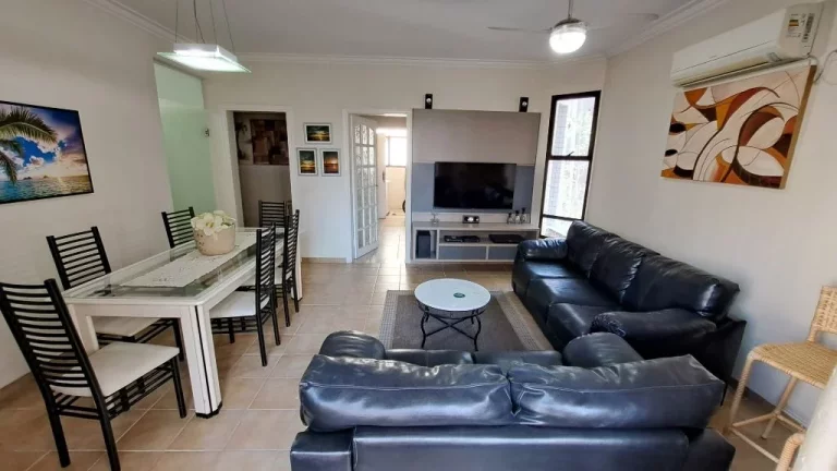 Imagem APARTAMENTO COM 3 DORMITÓRIOS, 2 VAGAS, PRÉDIO COM PISCINA E CHURRASQUEIRA.