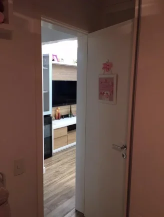 Imagem Apto de 60M², 2 quartos, armário, banheiro, sala aberta e cozinha americana planejada, área de serviço. Vaga fixa.