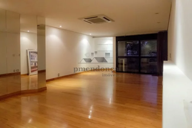 Imagem Incrível Apartamento com magnificos terraços!!! Apartamento de 390m² generosamente distribuídos,...