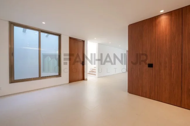 Imagem Imóvel de luxo na Vila Nova Conceição: casa de alto padrão com 3 quartos, 3 suítes e 3 vagas de garagem