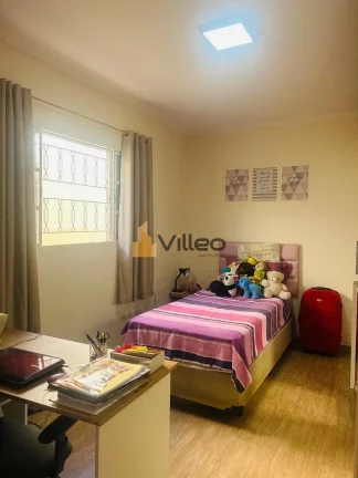 Imagem Descubra o conforto de viver em uma casa espaçosa e bem localizada!
Construída em 2013, esta linda...