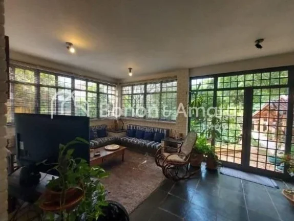 Imagem Casa com 4 Quartos e 3 banheiros à Venda, 481 m