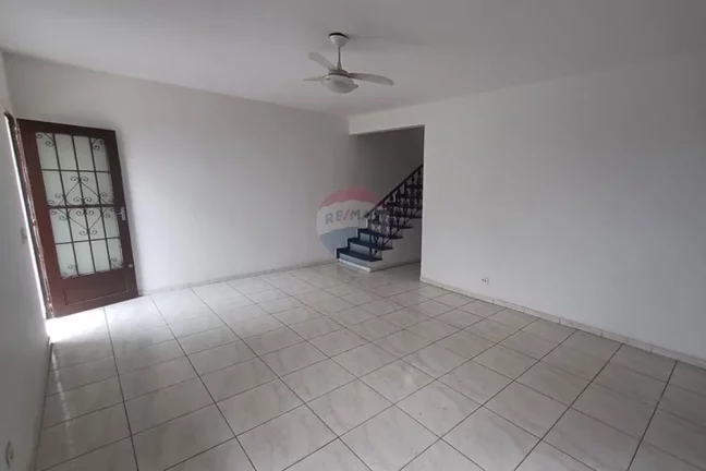 Imagem Casa em condomínio fechado,três dormitórios.