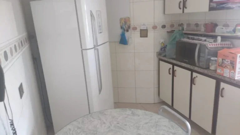Imagem ???? "Você sabia que existe um condomínio PÉ NA AREIA com salão de festas e elevador em Praia Grande?"