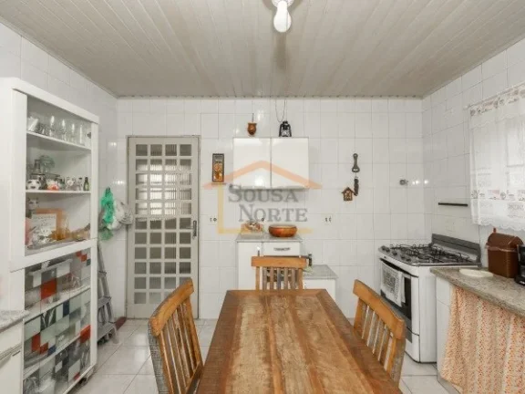 Imagem Casa Térrea, 104m², 8 dormitórios, sendo 2 suítes, 6 banheiros e 1 vaga de garagem. 

O imóvel ...