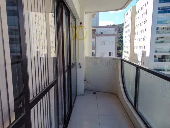 Imagem Pitangueiras - Lindo apartamento - 03 dormitórios + dependência - 02 vagas de garagem - Área para lazer.