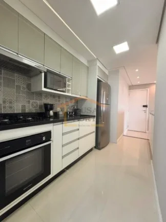 Imagem Apartamento mobiliado, 2 dormitórios, 2 banheiros (1 suite), sala, cozinha, área de serviço e var...