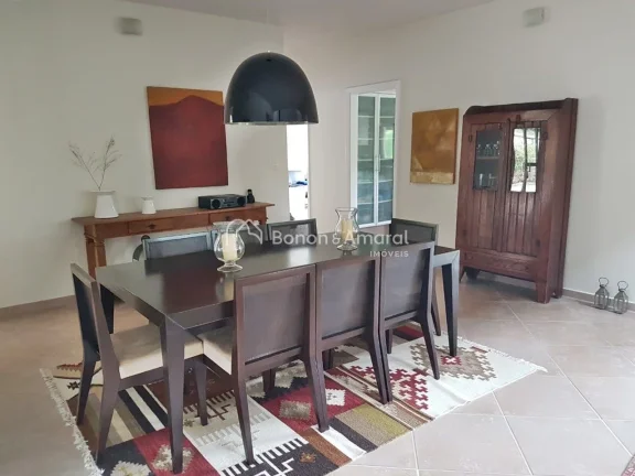 Imagem Este charmoso sobrado está em uma localização privilegiada, com um quintal encantador, jardim exu...