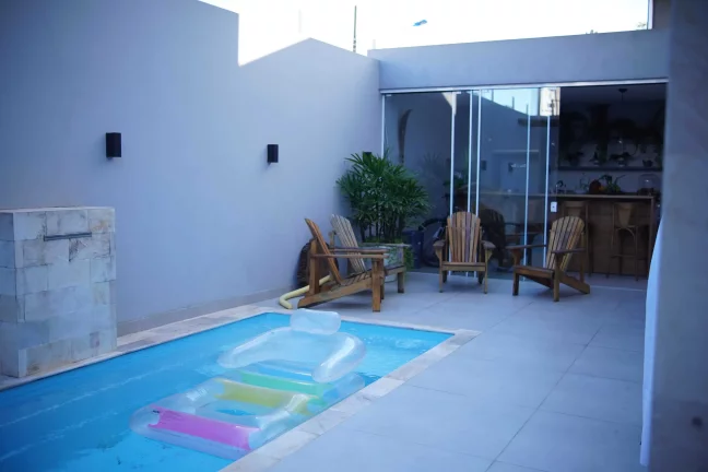 Imagem Casa finamente mobiliada e equipada de 3 andares com elevador em localização privilegiada em Itajaí