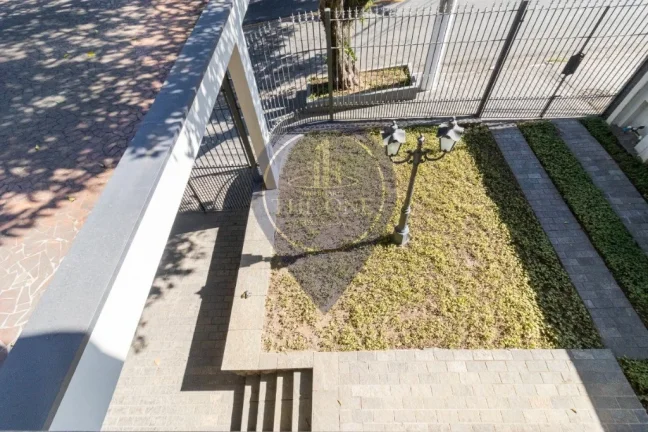 Imagem Casa à venda em São Paulo-SP, Alto de Pinheiros: 3 quartos, 1 suíte, 2 salas, 4 banheiros, 2 vagas, 162m². Confira!
