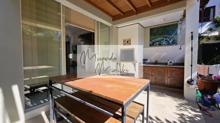 Imagem Casa Multifamiliar para venda em Ponta das Canas, 495m²