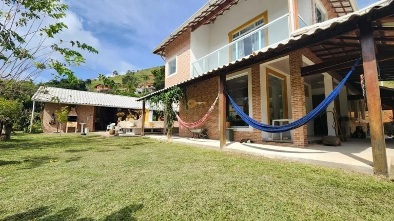 Imagem Casa em Condomínio para Venda em Teresópolis / RJ no bairro Vale Alpino