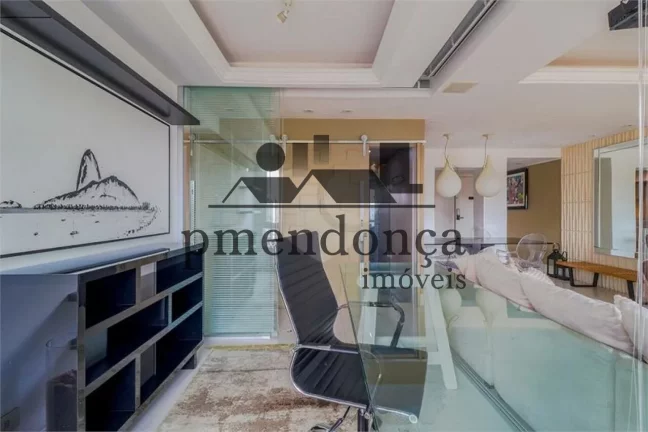 Imagem Apartamento em andar alto, totalmente reformado, em Perdizes com 84m²
