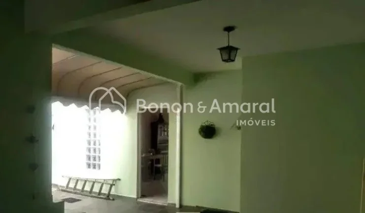 Imagem Terreno com duas casas construídas, ideal para morar e empreender. A casa frontal possui 45,69 m² ...