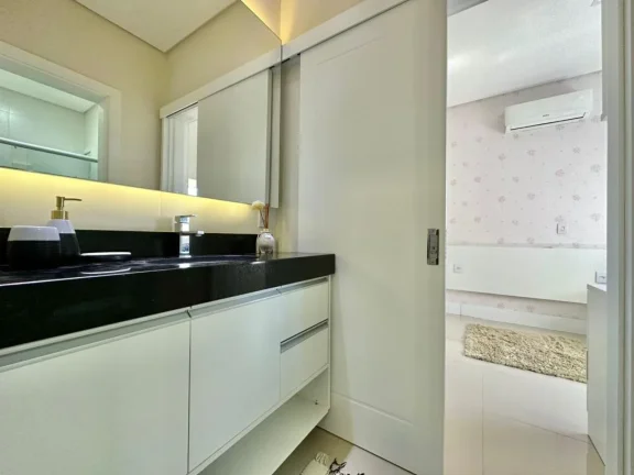 Imagem Casa em Condominio 4 Dormitórios - Bairro --
