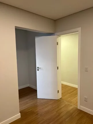 Imagem Apartamento de luxo no Morumbi: 4 quartos, 2 suítes, 3 banheiros, 5 vagas de garagem, 200m² - São Paulo-SP.