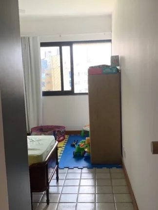 Imagem CONFORTÁVEL APARTAMENTO C/ 325m2 NO COBIÇADO CONDOMÍNIO MANSÃO DO ATLÂNTICO -RUA DE ACESSO LOCAL NO MELHOR DO RIO VERMELHO - VISTA MAR- R$1.950.000,00