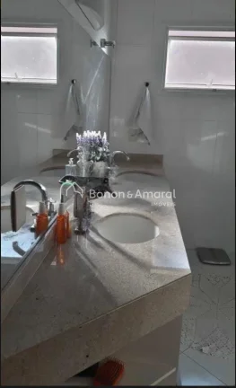 Imagem Casa com 215 m² de área construída em terreno de 300 m². O imóvel conta com living integrado em...