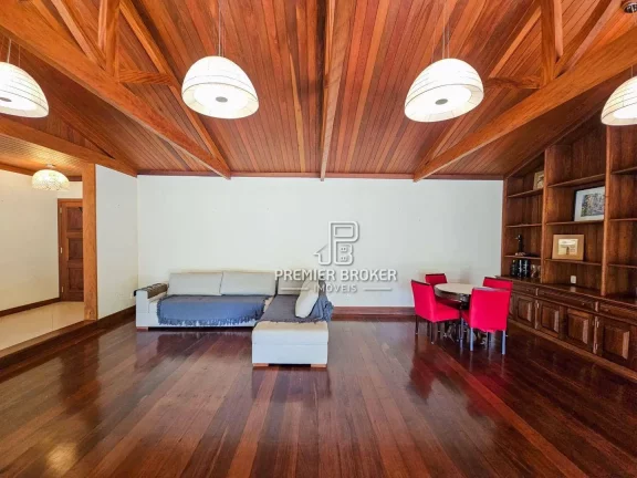 Imagem Casa à venda, 550 m² por R$ 2.400.000,00 - Três Córregos - Teresópolis/RJ