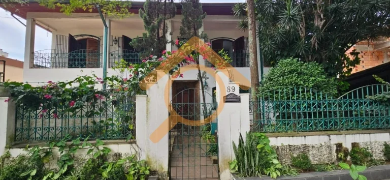 Imagem Casa de luxo em Interlagos: 4 quartos, 2 suítes, 3 salas, 5 banheiros, 6 vagas, 350m² de área - São Paulo-SP.