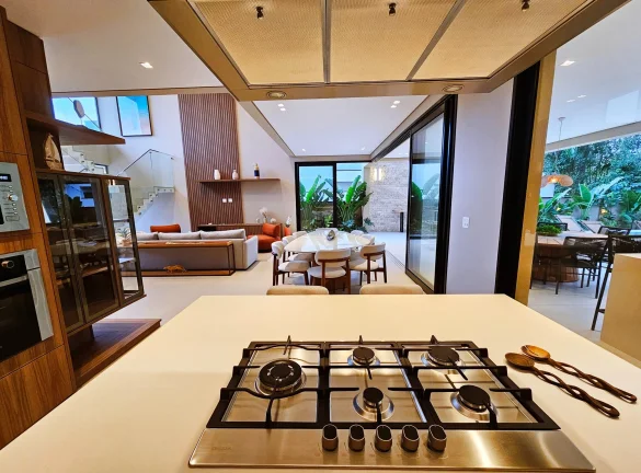 Imagem Casa de Luxo à Venda na Riviera de São Lourenço Módulo 16: 5 Quartos, 5 Suítes, Piscina e Área Gourmet